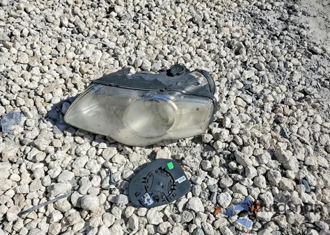 2008 Volkswagen Passat Lux z USA, uszkodzony, nr VIN WVWEK73C98E015979